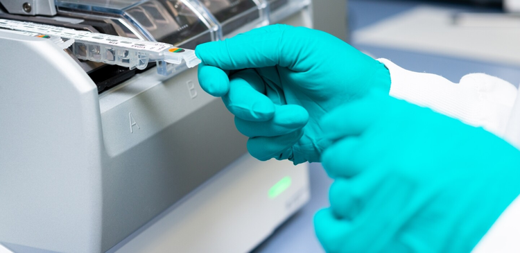 cover du contenu BioMérieux renforce ses capacités de séquençage avec l’acquisition d’actifs de Day Zero Diagnostics