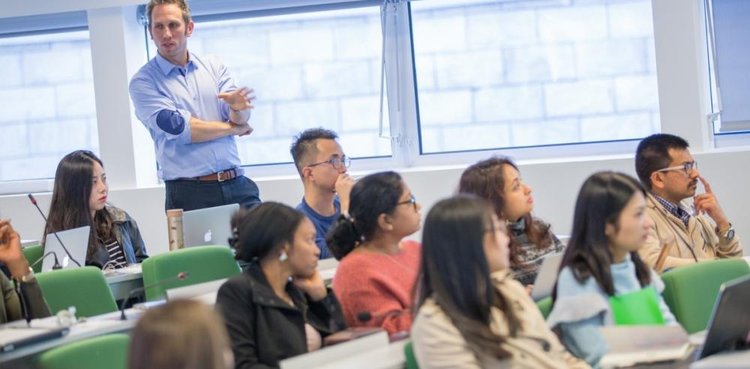 cover du contenu A day with students from the MSc in Investment Banking & Capital markets: meet some of the Class of 2019/2020!