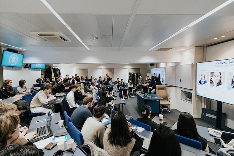 cover du contenu L’ESSEC s’engage pour une intelligence artificielle éthique et responsable