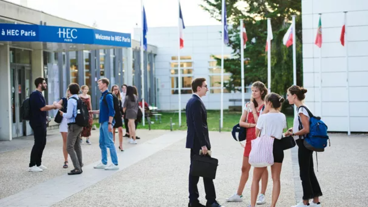 cover du contenu Le boom des Bachelors en France : est-ce adapté au monde de la finance ?