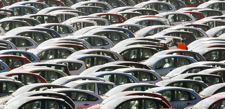 cover of content Les immatriculations de voitures neuves ont reculé de 14,7% en France le mois dernier