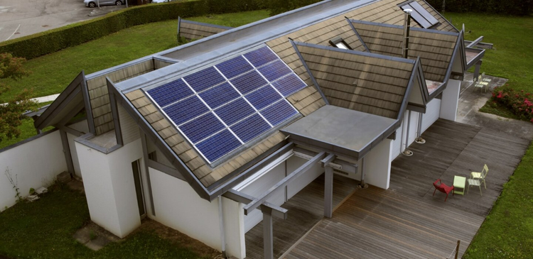 cover du contenu Les résultats de Legrand ont grimpé en 2025 malgré le retrait du marché du bâtiment