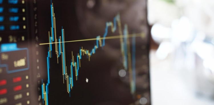 cover du contenu Option Finance – Parole d’expert – Comment piloter au mieux sa trésorerie dans un environnement incertain ? avec Caroline-Emilie Schuster Directeur chez June Partners