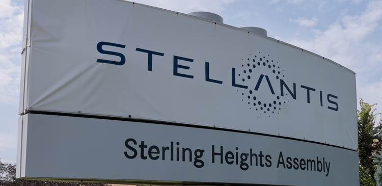 cover du contenu Stellantis fâche le Canada avec ses projets d’investissement aux Etats-Unis