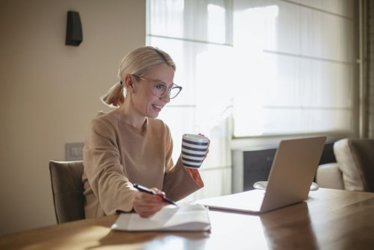 cover du contenu Télétravail dans l’assurance : adaptation et défis