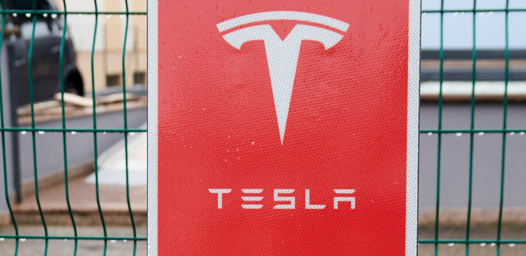 cover du contenu Tesla rassure avec de nouveaux modèles malgré la chute de ses ventes