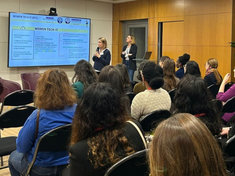cover du contenu Women Tech IT chez AXA : une soirée pour booster les talents tech au féminin
